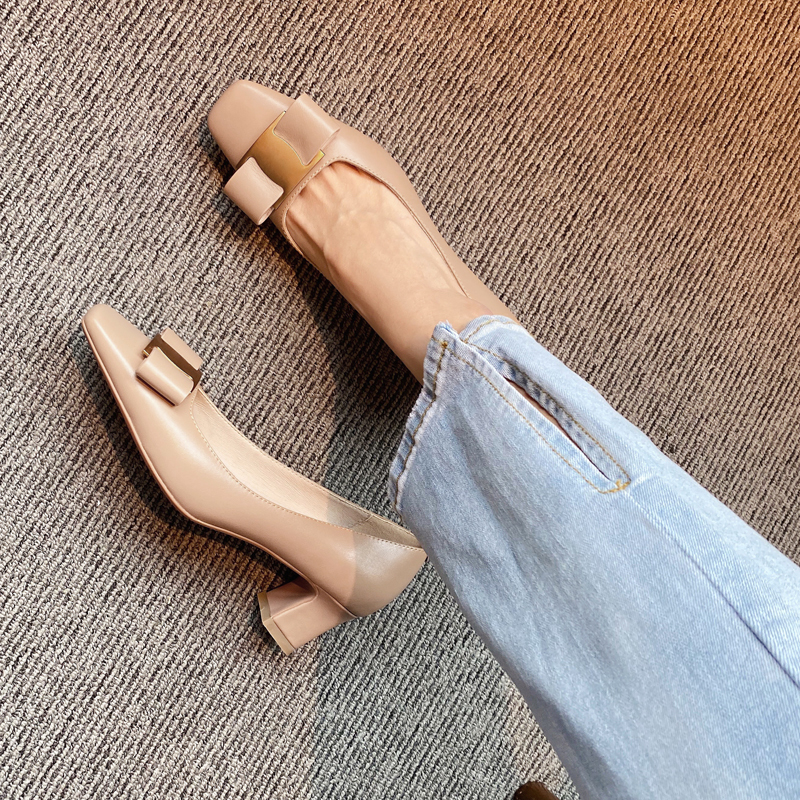 2021 Elegant of Ladies'toes Genuine Mid-heel Thick Shoes Metal Decorative Heels Female Pumps THDV, Apricot.
2021 Elegant of Ladies'toes Genuine Mid-heel Thick Shoes Metal Decorative Heels Female Pumps THDV, Apricot.
