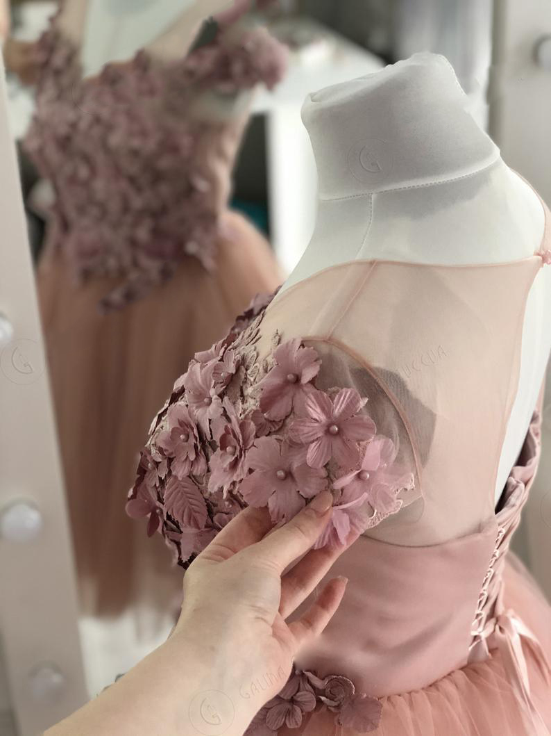 A Line 3D Floral Appliqued Flower Girl Dresses Cap Sleeve Lace Up Beaded V Neck Pageant Gowns Girls Birthday Party Dress