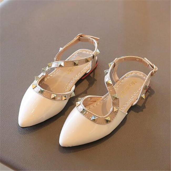 2022 Kids Sandal Summer Girl's Pointed Flat Shoes New Girls Sandals Rivets Wild Baotou Children Shoes Fashion Princess Beach Shoe