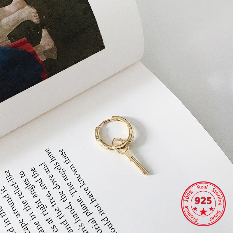 Hoop & Huggie 1pc Korea Style 925 Sterling Silver Earrings For Women Simple Fashion Chic Gold Key Jewelry 
Hoop & Huggie 1pc Korea Style 925 Sterling Silver Earrings For Women Simple Fashion Chic Gold Key Jewelry