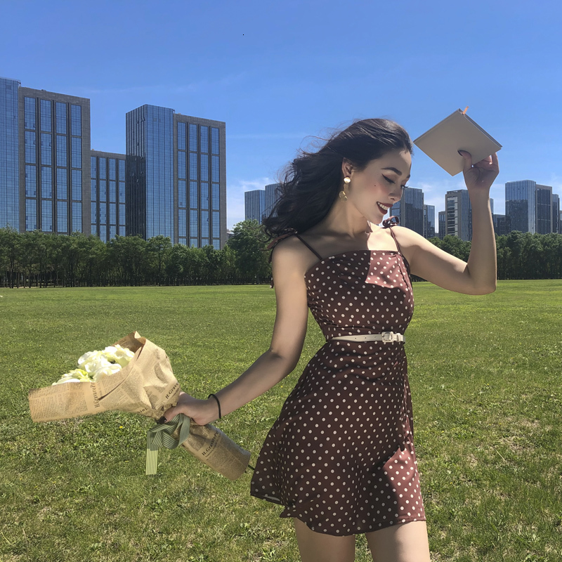 2021 New Vintage French Style Silk Cool Temperament Brown Honey Dot Spaghetti Girdle Dress Above Knee 8J91, Clear
2021 New Vintage French Style Silk Cool Temperament Brown Honey Dot Spaghetti Girdle Dress Above Knee 8J91, Clear