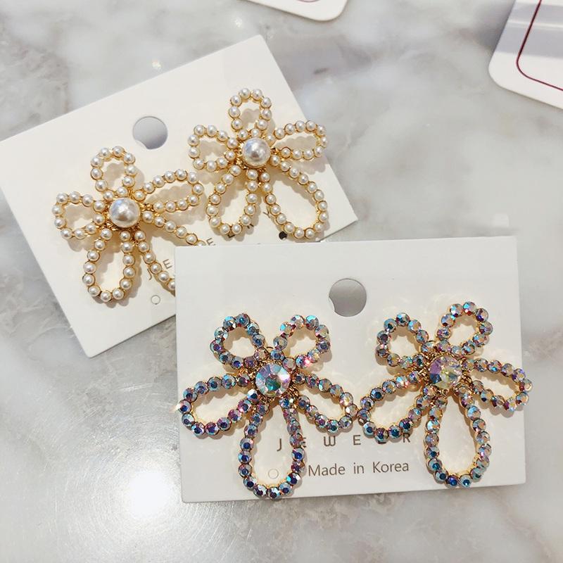 Korean 2020 New Design Pearl Flower Big Stud Earrings For Women Handmade Elegant Fashion Shiny Crystal Oorbellen Jewelry
Korean 2020 New Design Pearl Flower Big Stud Earrings For Women Handmade Elegant Fashion Shiny Crystal Oorbellen Jewelry