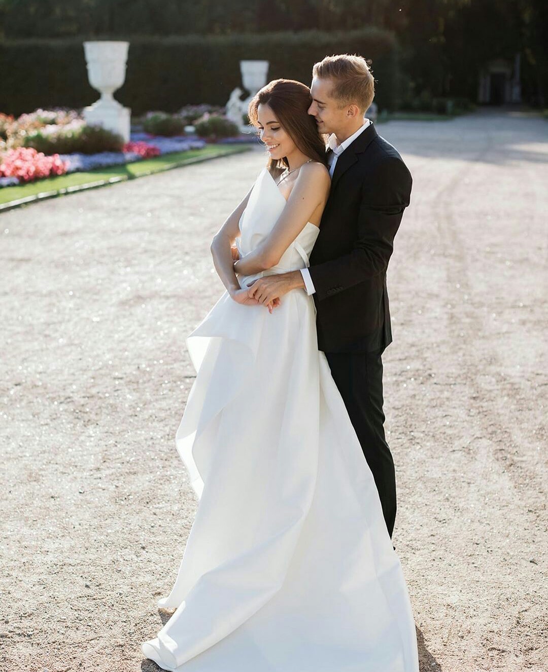 2021 A Line Satin Wedding Dresses Strapless Hi Lo Elegant vestido de novia Custom Made Cheap Bridal Gowns