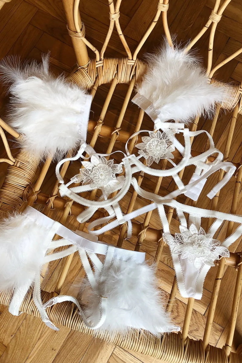 Ellolace Sexy Lingerie Hollow Out Feather Bra Women's Underwear Transparent Bra Set Black Lingerie Set Sexy Hot Erotic T200602