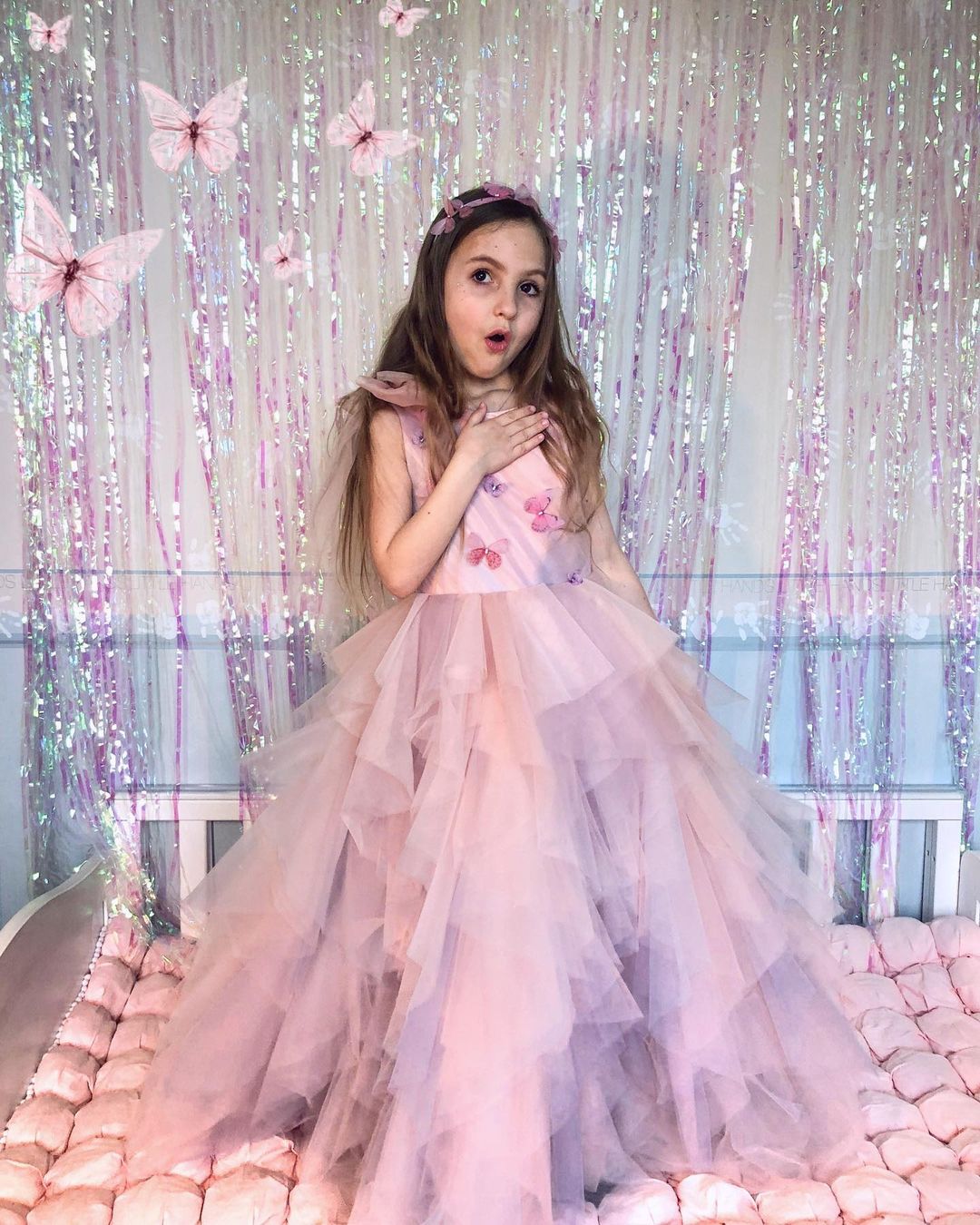 2020 Pink Cheap Flower Girl Dresses Ball Gown Tiers Little Girl Wedding Dresses Cheap Communion Pageant Dresses Gowns ZJ356