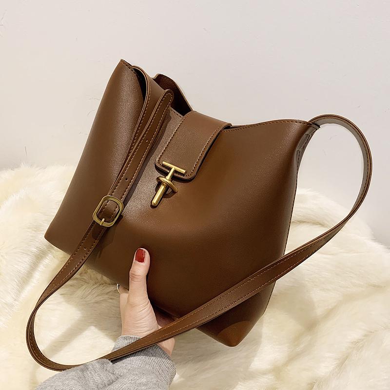 VeryMe Large Capacity Totes Handbags PU Shoulder Messenger Bag Female Leather Bucket Composite Bag Daily Purse sac à main femme, Black
VeryMe Large Capacity Totes Handbags PU Shoulder Messenger Bag Female Leather Bucket Composite Bag Daily Purse sac à main femme, Black