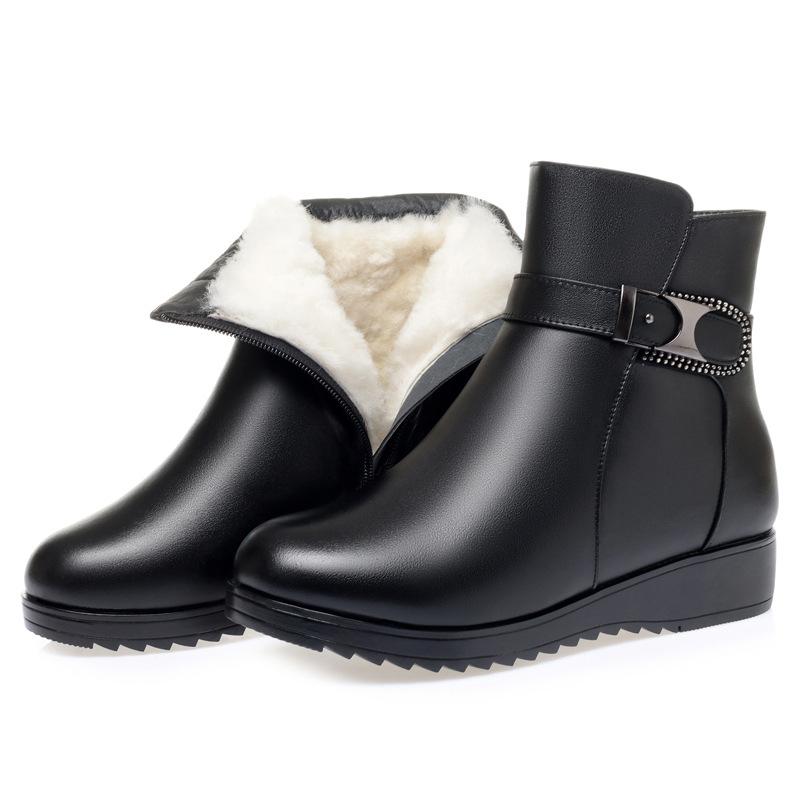 2020 Top Cowhide Black Genuine Leather Boots Short Tube Women Boots Fashion Warm Plus and Wool Snow Shoes Flat Warm, Inside plush
2020 Top Cowhide Black Genuine Leather Boots Short Tube Women Boots Fashion Warm Plus and Wool Snow Shoes Flat Warm, Inside plush