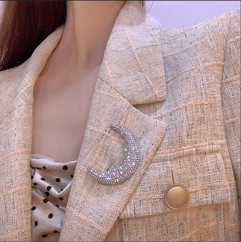 New ladies alloy rhinestone moon shape brooch silver shiny rhinestone pin anti-glare corsage clothing accessories, Yw-0203
New ladies alloy rhinestone moon shape brooch silver shiny rhinestone pin anti-glare corsage clothing accessories, Yw-0203