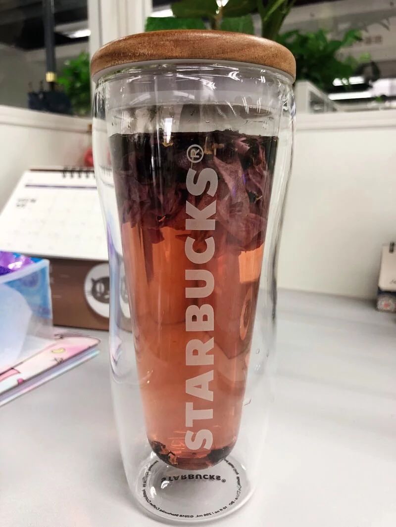 400ML-500ML Starbucks Explosive Style Mugs Wooden Lid Silicone Sealed Double Glass Heat Insulation Accompanying Coffee Cup Gift Product
400ML-500ML Starbucks Explosive Style Mugs Wooden Lid Silicone Sealed Double Glass Heat Insulation Accompanying Coffee Cup Gift Product