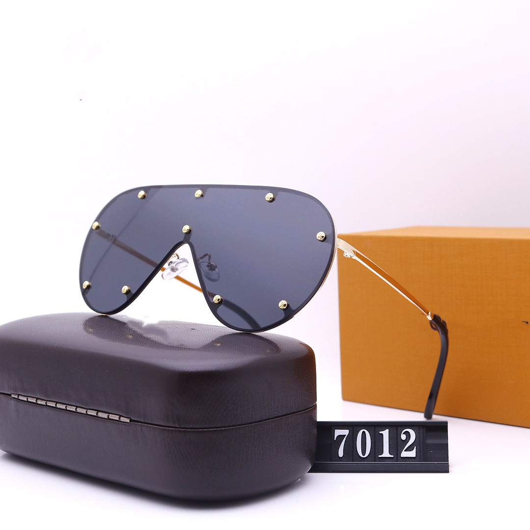 7012 Sport Luxury Sunglass Men Metal Classic Vintage Women Sunglasses One Piece Designer Glasses Female Driving Eyewear Oculos De Sol 2020
7012 Sport Luxury Sunglass Men Metal Classic Vintage Women Sunglasses One Piece Designer Glasses Female Driving Eyewear Oculos De Sol 2020