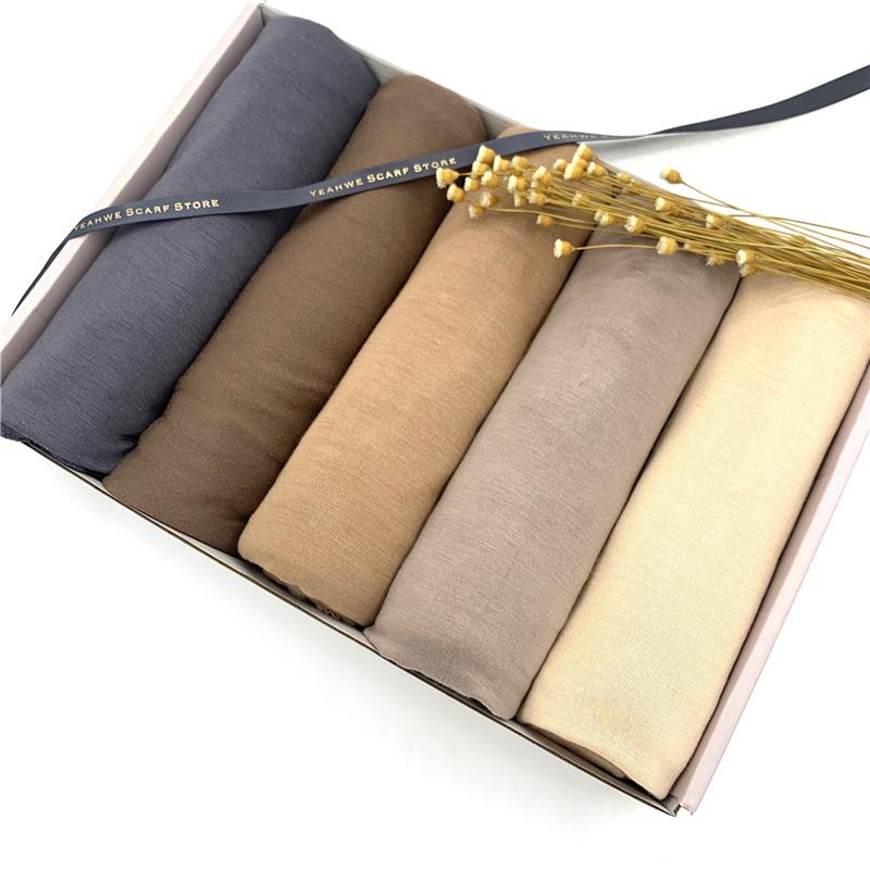 Scarves 2022 10pcs/lot Arab Jersey Hijab Scarf Elastic Women Mercerized Cotton Muslim Headscarf Soft Fashion Breathable, Blue;gray
Scarves 2022 10pcs/lot Arab Jersey Hijab Scarf Elastic Women Mercerized Cotton Muslim Headscarf Soft Fashion Breathable, Blue;gray