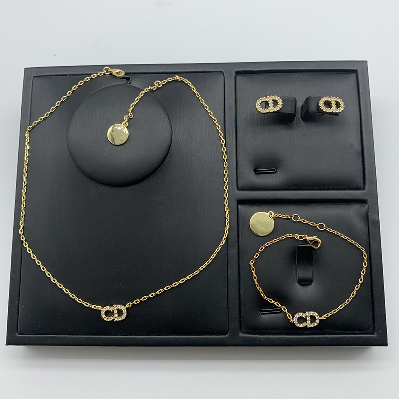 2020Luxury CD jewelry letter earrings female Dijia Internet celebrity mini ear clip High version necklace bracelet, Black
2020Luxury CD jewelry letter earrings female Dijia Internet celebrity mini ear clip High version necklace bracelet, Black