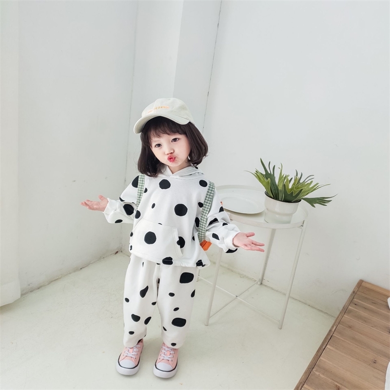 Girls spring casual dot clothes sets baby girl long sleeve hoodies and pants 2pcs suits kids cotton outwears 201031
Girls spring casual dot clothes sets baby girl long sleeve hoodies and pants 2pcs suits kids cotton outwears 201031