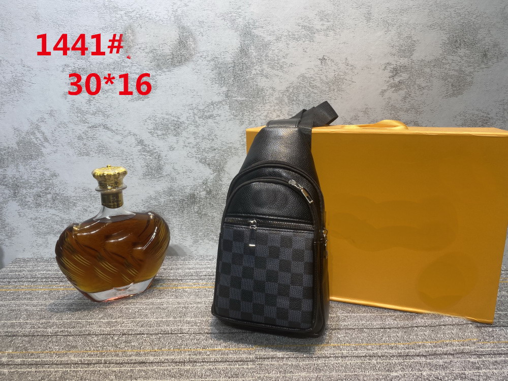 Women Luxurys Day Packs Designers Bags leather handbag styles solid color plaid splicing compact and comfortable men's shoulder backpacks, With logo
Women Luxurys Day Packs Designers Bags leather handbag styles solid color plaid splicing compact and comfortable men's shoulder backpacks, With logo