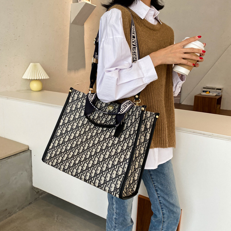 big women 2021 new fashion women's advanced sense large capacity one shoulder portable shopping tote Bag
big women 2021 new fashion women's advanced sense large capacity one shoulder portable shopping tote Bag