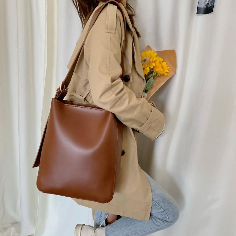 Composite Bags for Women Casual Solid Large Capacity Bucket Bags PU Leather female Messenger 2021 New ladies handbag, Brown
Composite Bags for Women Casual Solid Large Capacity Bucket Bags PU Leather female Messenger 2021 New ladies handbag, Brown