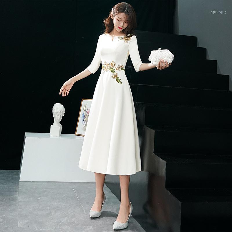 Lady Party Cheongsam Oriental Women's V-Neck Dress Chinese Style Elegant Long Qipao Sexy Slim Wedding Gowns Vestidos S-XXXL1, A - white
Lady Party Cheongsam Oriental Women's V-Neck Dress Chinese Style Elegant Long Qipao Sexy Slim Wedding Gowns Vestidos S-XXXL1, A - white