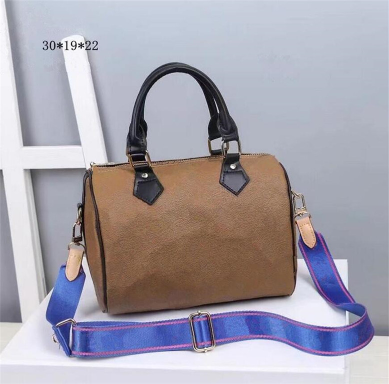 alma Bb Ladies Cosmetic Crossbody Bags Women Shoulder Bags luxurys designers Bag Leather Handbags Shell Wallet Purse Tote Random Casual 32
alma Bb Ladies Cosmetic Crossbody Bags Women Shoulder Bags luxurys designers Bag Leather Handbags Shell Wallet Purse Tote Random Casual 32