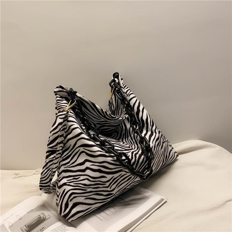 Tote Bag Women's HOT Sale 2021 New Trendy Fashion Flannel High-end Sense Tote Bag Zebra Pattern Underarm Shoulder, Tiger skin is brown
Tote Bag Women's HOT Sale 2021 New Trendy Fashion Flannel High-end Sense Tote Bag Zebra Pattern Underarm Shoulder, Tiger skin is brown