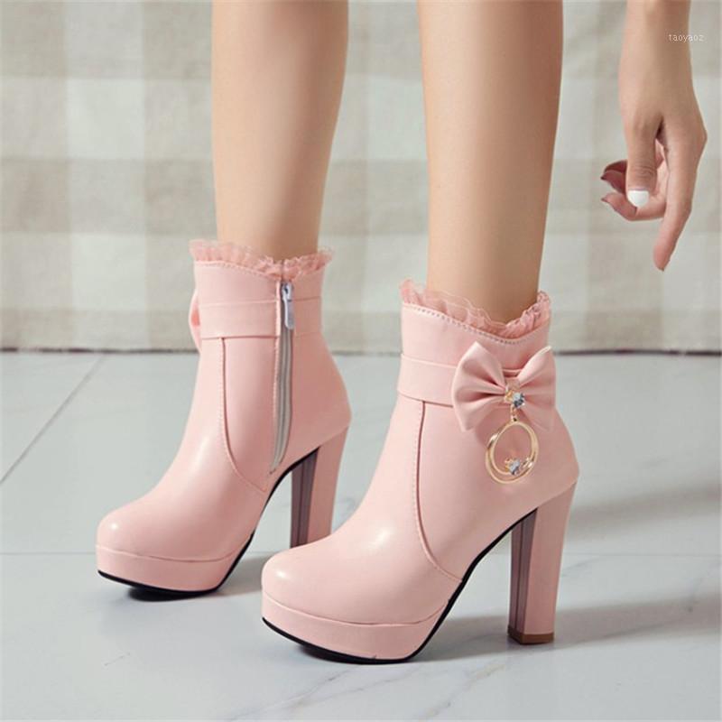 PXELENA Plus Size 34-43 Bride Wedding Boots Ruffles Butterfly-knot Crystal High Heels Dress Party Daily Ankle Boots Women Shoes1, Black
PXELENA Plus Size 34-43 Bride Wedding Boots Ruffles Butterfly-knot Crystal High Heels Dress Party Daily Ankle Boots Women Shoes1, Black