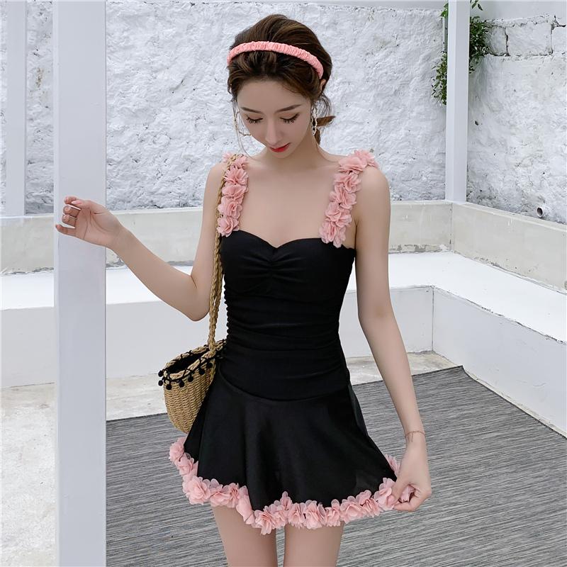 One-Piece Suits Applique Straps Swimdress One Piece Swimsuit Female Push Up Swimwear Pad Boyshort Monokini Summer Sexy Beach Bathing Suit
One-Piece Suits Applique Straps Swimdress One Piece Swimsuit Female Push Up Swimwear Pad Boyshort Monokini Summer Sexy Beach Bathing Suit