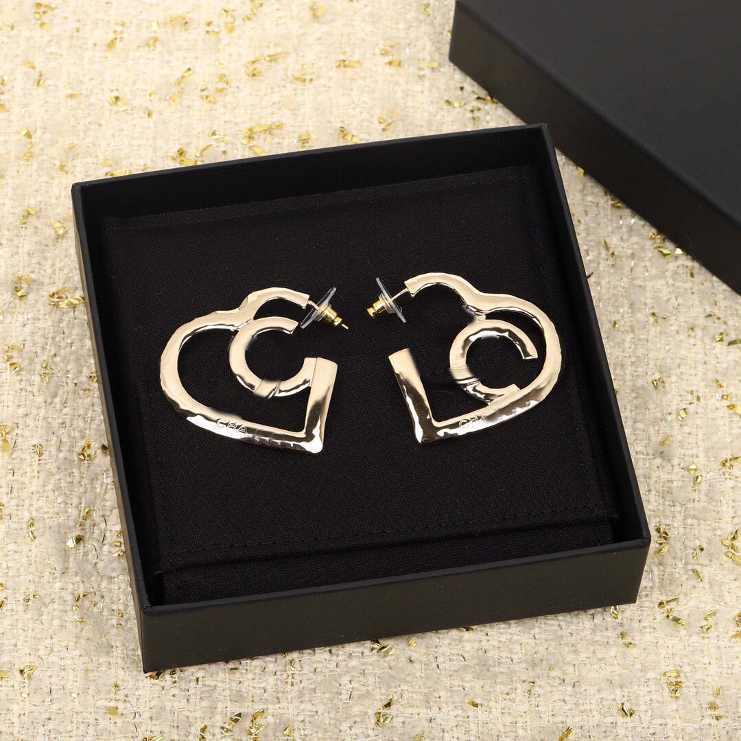 2022 Top quality drop heart shape stud earrind dangle charm hollow design for women wedding jewelry gift have box stamp PS3403A
2022 Top quality drop heart shape stud earrind dangle charm hollow design for women wedding jewelry gift have box stamp PS3403A
