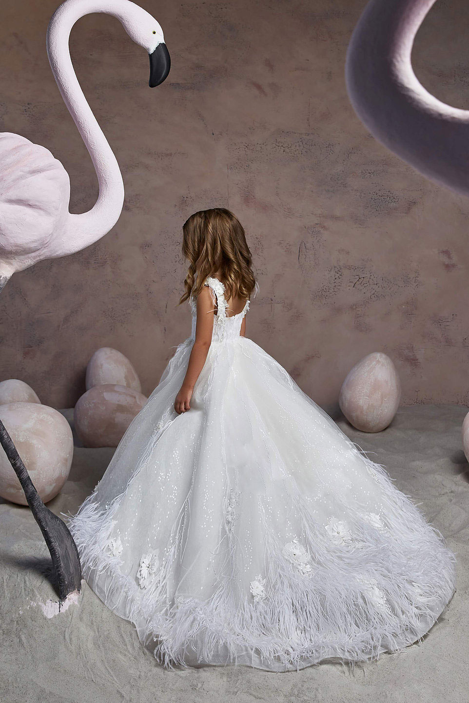 Beaded Feather Girls Pageant Dresses Jewel Neck 3D Appliqued Princess wer Girl Dress Sequined Sweep Train First Communion Gowns