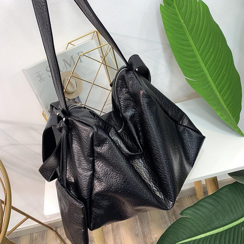High Quality Soft Leather Shoulder Bags For Women Solid Color Large Luxury Handbags Women Bags Designer Ladie Stylish Travel Bag, Black
High Quality Soft Leather Shoulder Bags For Women Solid Color Large Luxury Handbags Women Bags Designer Ladie Stylish Travel Bag, Black
