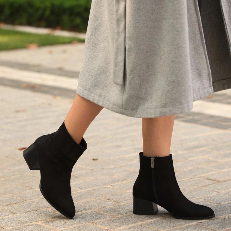 Mio Gusto Brand Anette Suede Beige, Blac Tan Colors High Quality Warm Winter Women 's Ankle Boots , platform boots , women goth
Mio Gusto Brand Anette Suede Beige, Blac Tan Colors High Quality Warm Winter Women 's Ankle Boots , platform boots , women goth