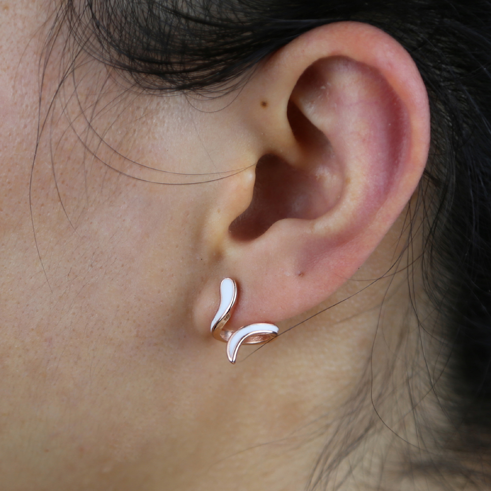2021 Wholesale Factory price Enamel White Black color lovely Snake Shape Stud Earring for women cute girl wedding party gift jewelry