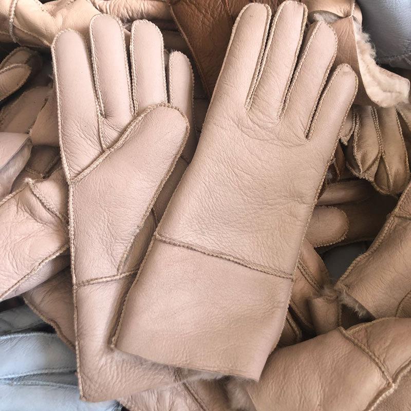 real sheep fur leather glove one fur gloves women winter warm with lined with lining suede
real sheep fur leather glove one fur gloves women winter warm with lined with lining suede