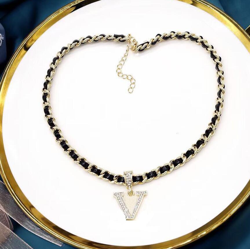 Luxury Brand Designer Letter Pendant Necklaces Chain 18K Gold Plated Leather Crysatl Rhinestone Sweater Newklace for Women Wedding Party Jew, Silver
Luxury Brand Designer Letter Pendant Necklaces Chain 18K Gold Plated Leather Crysatl Rhinestone Sweater Newklace for Women Wedding Party Jew, Silver