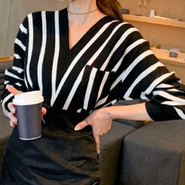 2021 New Elegant Winter Striped V-neck Fashion Simple Top Bottom Sweater SNLQ, Black white bar.
2021 New Elegant Winter Striped V-neck Fashion Simple Top Bottom Sweater SNLQ, Black white bar.