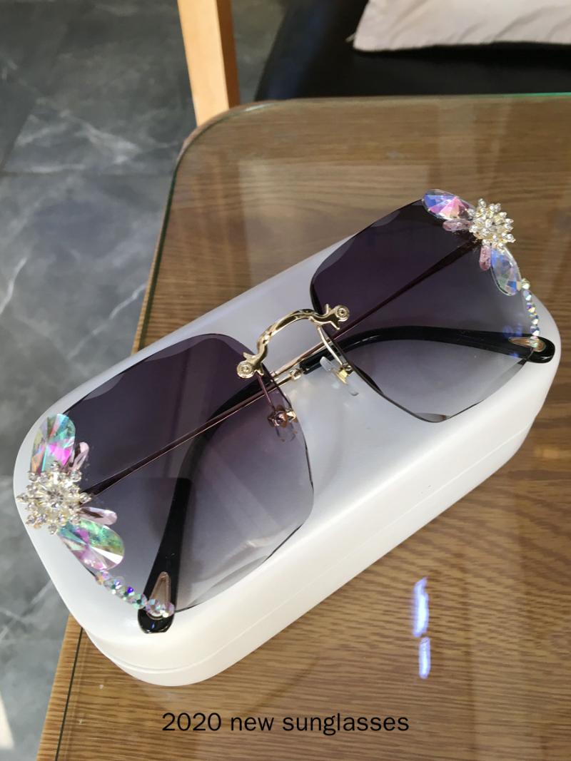 Sunglasses Luxury Women Rhinestone Shades Rimless Sun Glasses Female Designer Diamond Gradual Trend Eyewear NX
Sunglasses Luxury Women Rhinestone Shades Rimless Sun Glasses Female Designer Diamond Gradual Trend Eyewear NX