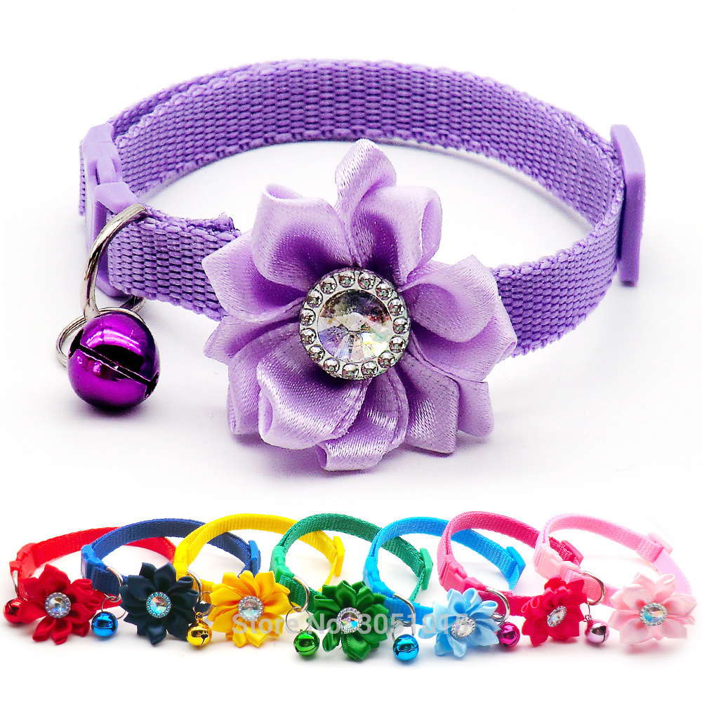 Wholesale 100Pcs Adjustable Flower Dog Collar Dog Puppy Harness Cat Pet Collar Release Buckle Cute For puppy Necklace with Bell 201030
Wholesale 100Pcs Adjustable Flower Dog Collar Dog Puppy Harness Cat Pet Collar Release Buckle Cute For puppy Necklace with Bell 201030