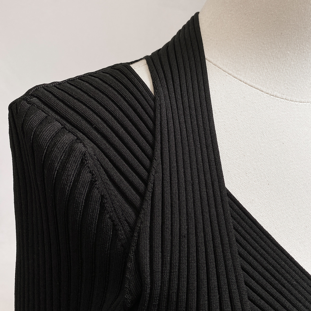 DEAT women sexy slim black kintted dresses Cross deep V-neck long sleeve vent hem stretch knitted dress famale124cm length J888 201125