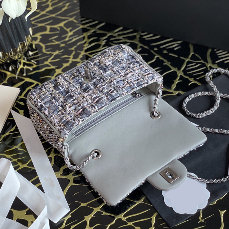 New spring/summer 2021 pearl cloth A520 fashion bags A rare one is just that good Sheep skin material is relatively expensive Hot style
New spring/summer 2021 pearl cloth A520 fashion bags A rare one is just that good Sheep skin material is relatively expensive Hot style
