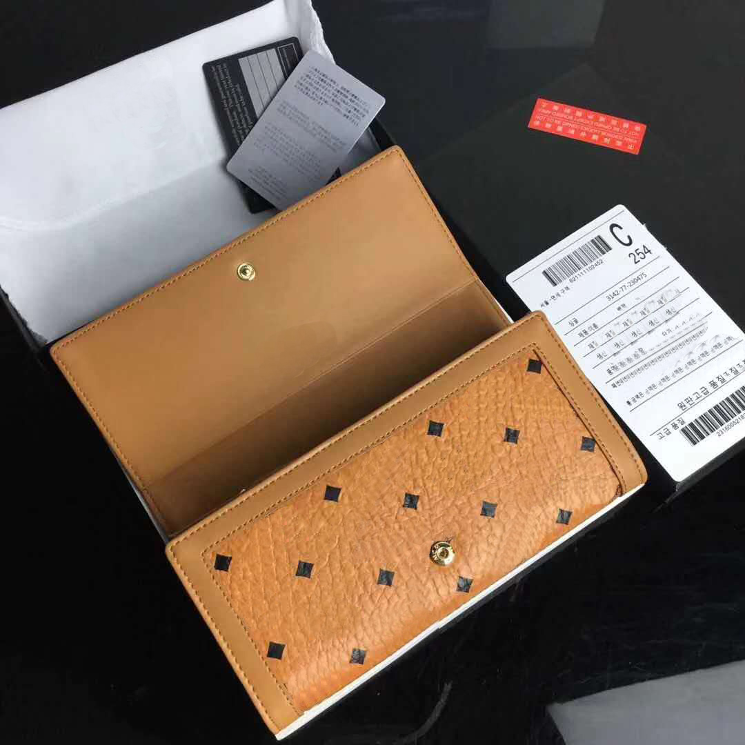 High Quality Men's and Women's Leather Wallet Designer Large Capacity Rivet Card Holder Wallet, Black
High Quality Men's and Women's Leather Wallet Designer Large Capacity Rivet Card Holder Wallet, Black