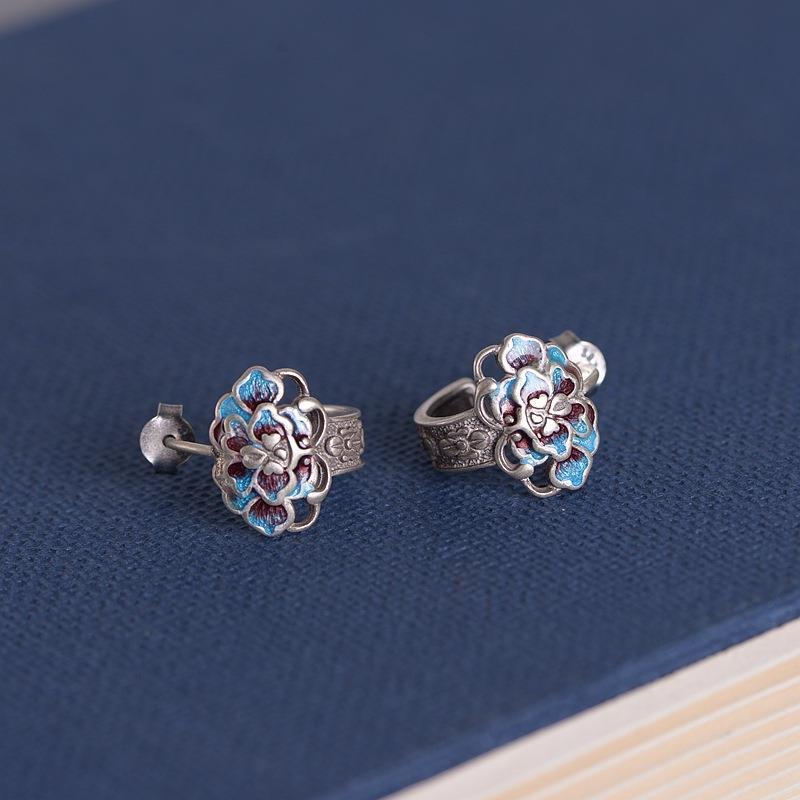 New Silver Enamel Blue Earrings Chinese style retro peony flower small group design elegant women's charm senior brand jewelry
New Silver Enamel Blue Earrings Chinese style retro peony flower small group design elegant women's charm senior brand jewelry