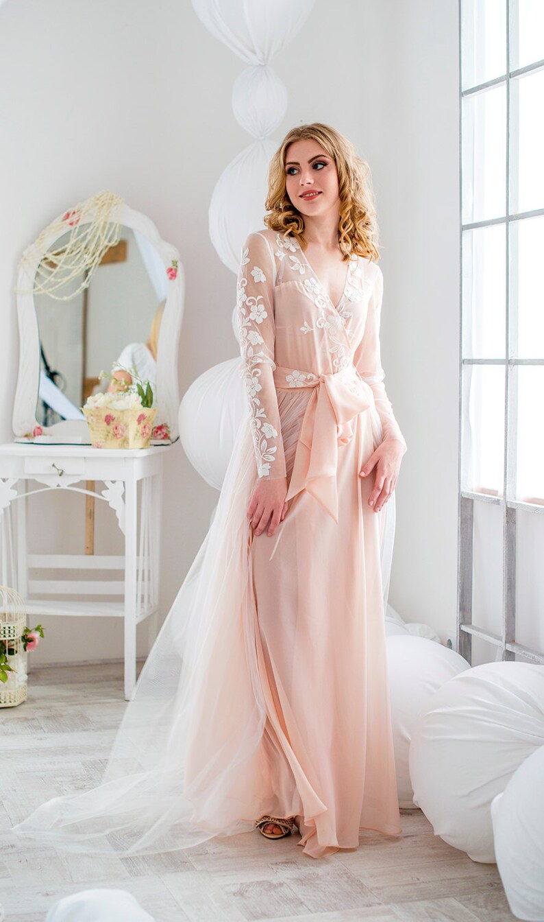 New Elegant Tailored Blush Pink Night Robes Women Ladies Illusion Lace Appliques Sleepwear Bathrobe Sheer Nightgowns