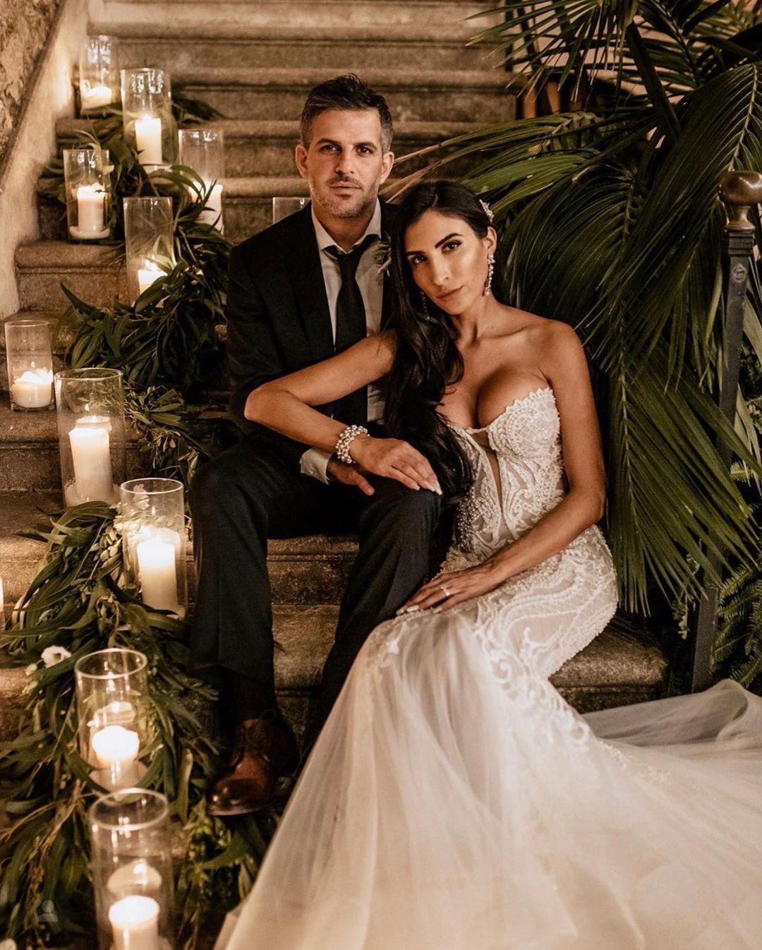 Lace Designer Beaded Mermaid Wedding Dresses Sheer Plunging Neck Appliqued Bridal Gowns Sequined Sweep Train Tulle Robe De Marie