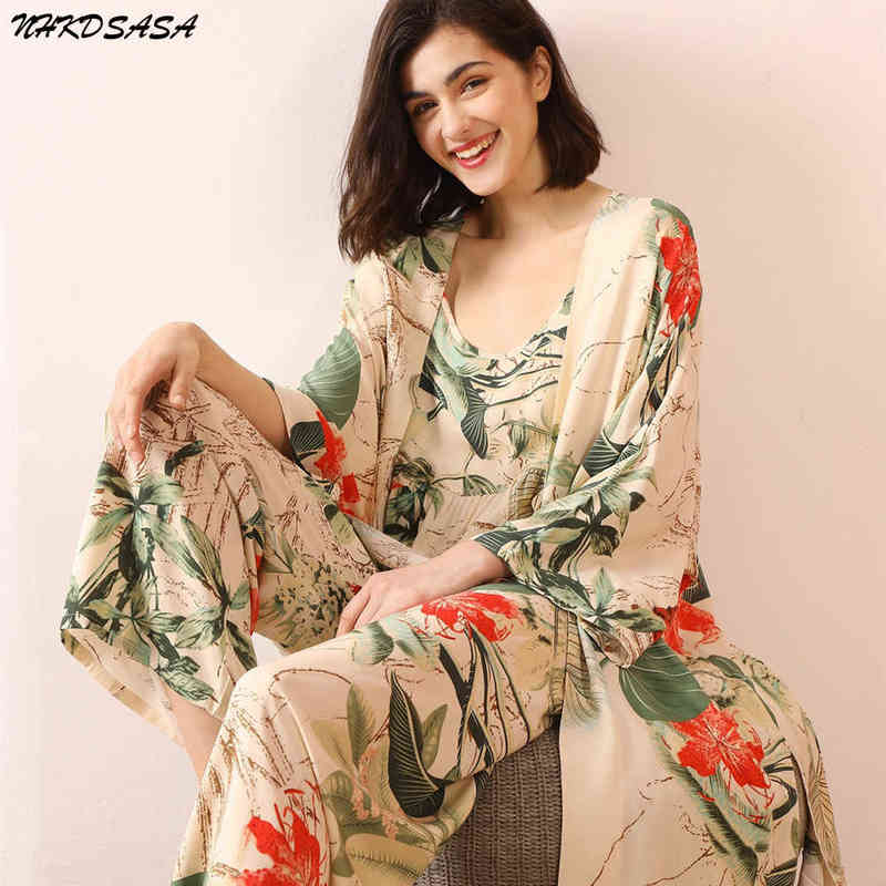 Ladies Pajamas Set 3pcs Cardigan+Camisole+Pants Cartoon Printed Women Comfort Loose Homewear Large Size Femme Sleepwear 220115, Black;red
Ladies Pajamas Set 3pcs Cardigan+Camisole+Pants Cartoon Printed Women Comfort Loose Homewear Large Size Femme Sleepwear 220115, Black;red
