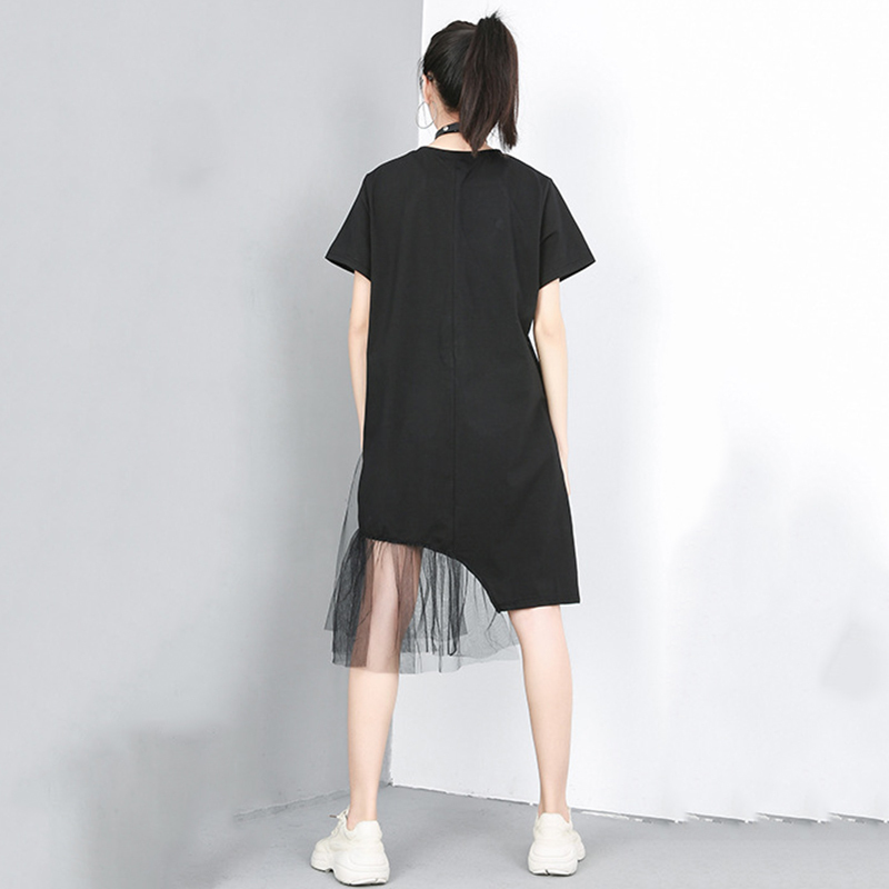 EAM New Spring Summer Round Neck Short Sleeve Black Pattern Printed Mesh Stitch Loose Dres Fashion JQ621 T200320