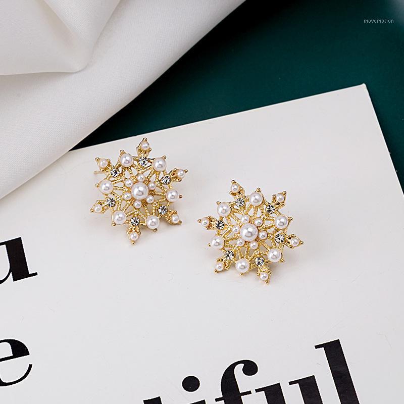 Snowflake Pearl Stud Earrings Fashion Cute Exquisite Flower Crystal Earings Zircon For Women Jewelry Wedding Party Gifts E-51 
Snowflake Pearl Stud Earrings Fashion Cute Exquisite Flower Crystal Earings Zircon For Women Jewelry Wedding Party Gifts E-51