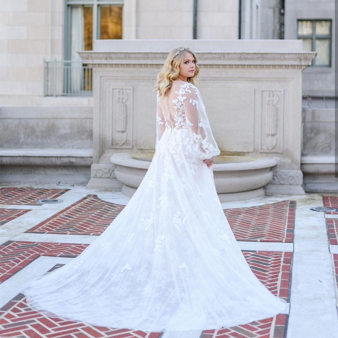 Pretty Lace Country Wedding Dresses A Line New 2023 Illusion Puff Long Sleeve Garden Bridal Wedding Gowns Court Train V Neck Bride Dress