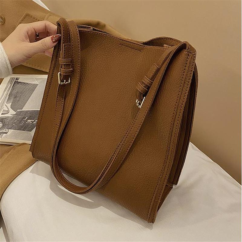 2021 Fashion Luxury Women's PU large capacity shoulder bag Soft Handbags simple Solid Multiple compartments small square bag, Black
2021 Fashion Luxury Women's PU large capacity shoulder bag Soft Handbags simple Solid Multiple compartments small square bag, Black