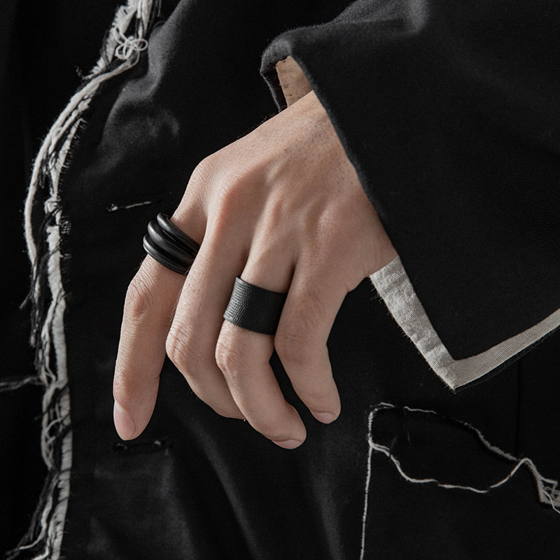 Original Niche Design Black Gully Texture Ring Men And Women Hip Hop Fashion Street Dark Jewelry Accessories