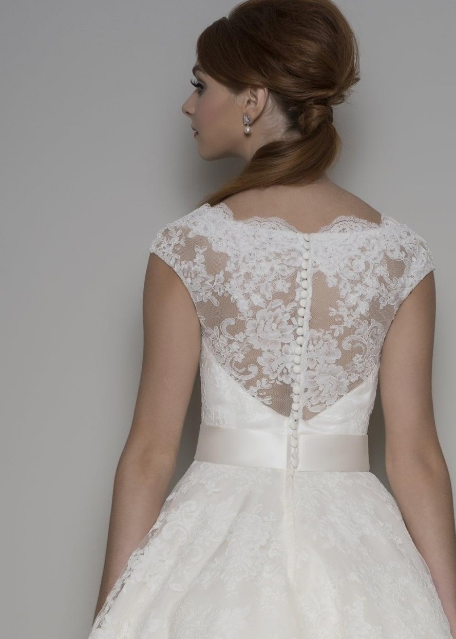 Knee Length Vintage Lace Short Wedding Dresses Sleeveless Sheer Neck Buttons Back 50s Informal A-line Bridal Gowns Mariee Custom Made