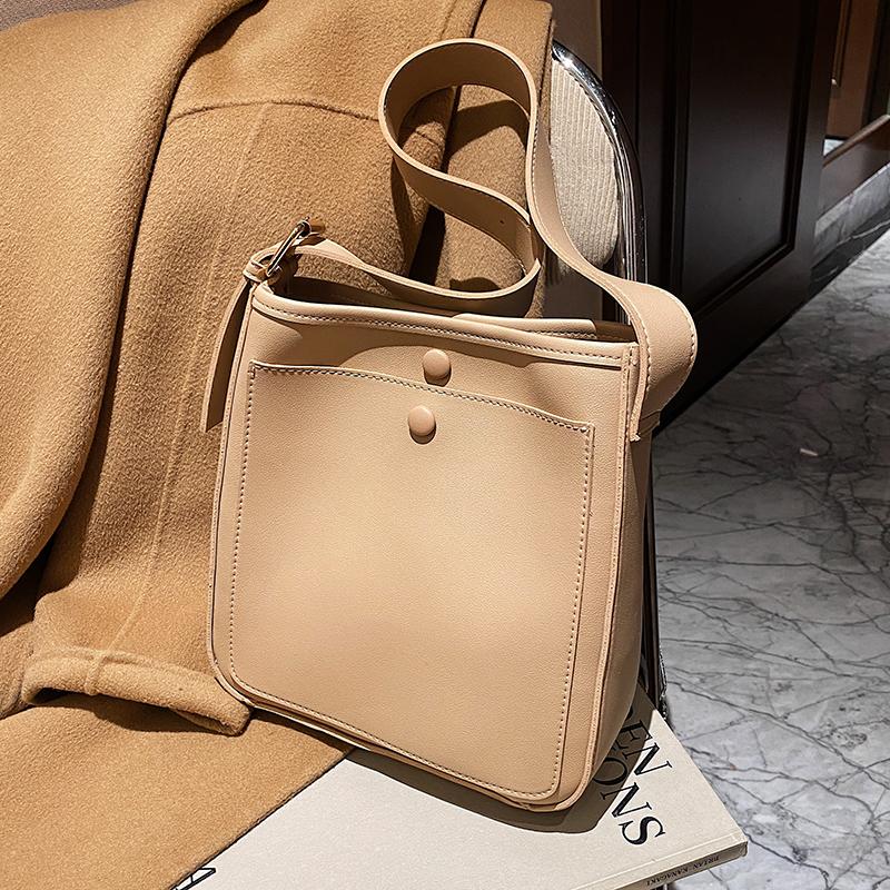 High-quality Retro Large-capacity Handbags 2021 New Fashion All-match Western-style One-shoulder Bucket Bag Underarm Bag, Black
High-quality Retro Large-capacity Handbags 2021 New Fashion All-match Western-style One-shoulder Bucket Bag Underarm Bag, Black