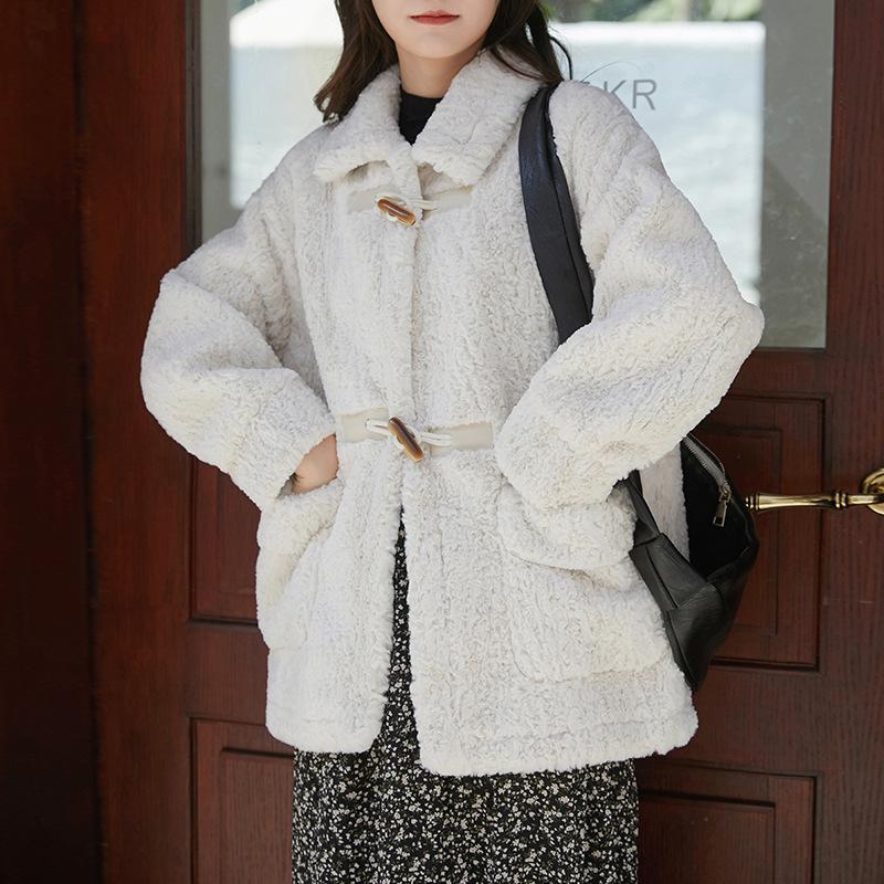 Medium Horn Buckle Imitation Plush All-Match Casual Fashion Jacket 2021 Winter New Loose Thick Warm Fur Coat Female X074, White
Medium Horn Buckle Imitation Plush All-Match Casual Fashion Jacket 2021 Winter New Loose Thick Warm Fur Coat Female X074, White